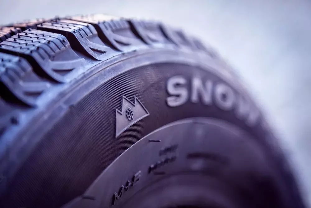 Pneu hiver avec le logo 3PMSF